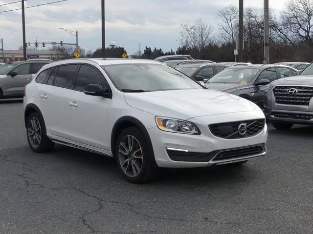 2017 Volvo V60 Cross Country  AWD photo