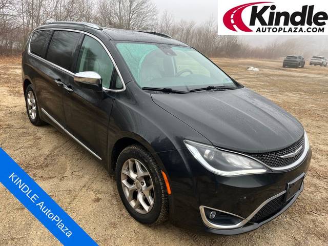 2017 Chrysler Pacifica Minivan Limited FWD photo