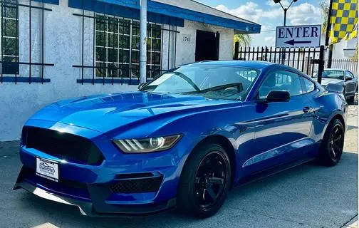 2017 Ford Mustang V6 RWD photo