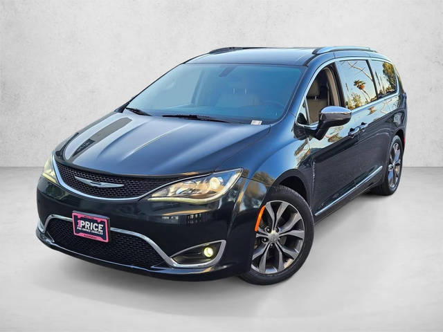 2017 Chrysler Pacifica Minivan Limited FWD photo