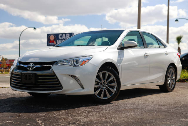 2017 Toyota Camry XLE FWD photo
