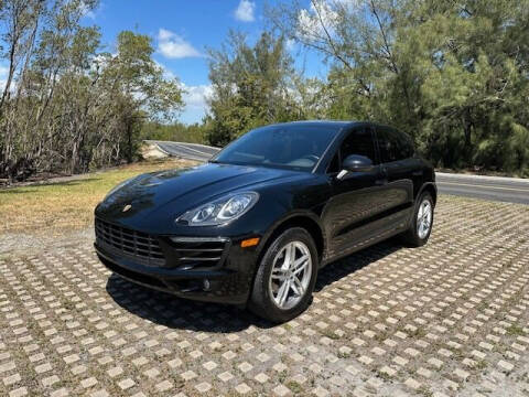 2017 Porsche Macan  AWD photo