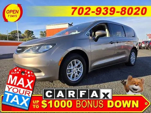 2017 Chrysler Pacifica Minivan Touring FWD photo