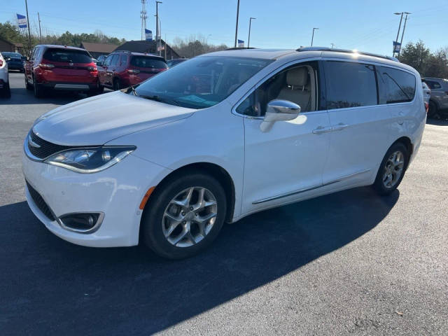 2017 Chrysler Pacifica Minivan Limited FWD photo