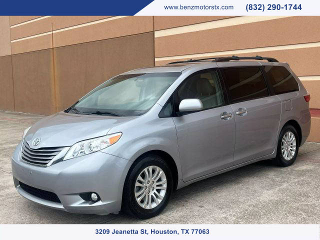 2016 Toyota Sienna XLE FWD photo