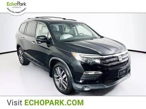 2017 Honda Pilot Touring FWD photo