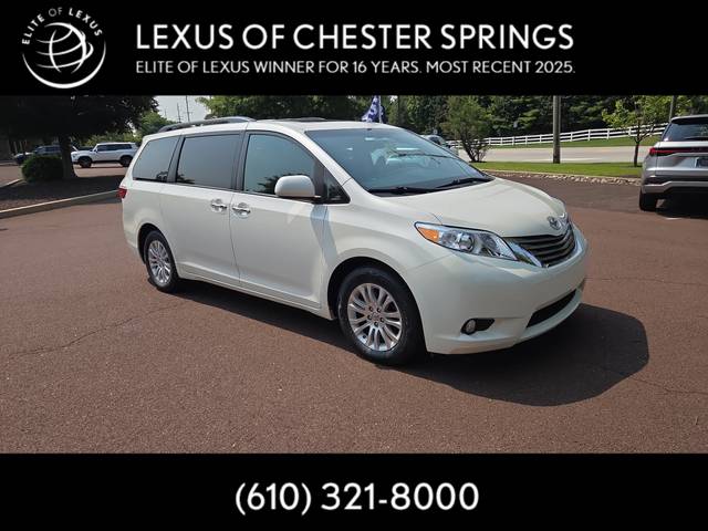 2017 Toyota Sienna XLE FWD photo