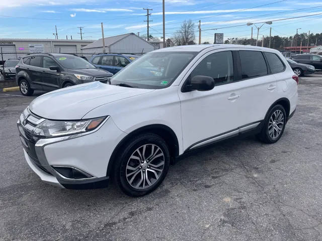 2017 Mitsubishi Outlander ES FWD photo