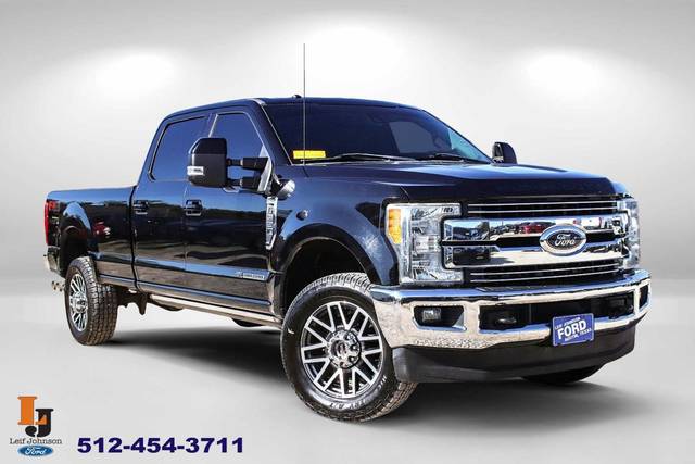 2017 Ford F-350 Super Duty Lariat 4WD photo