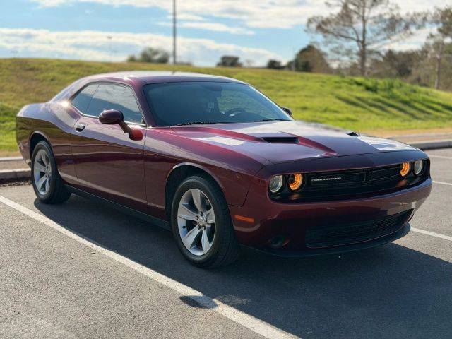 2017 Dodge Challenger SXT RWD photo