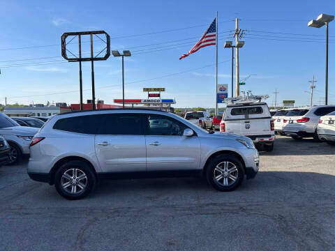 2017 Chevrolet Traverse LT FWD photo