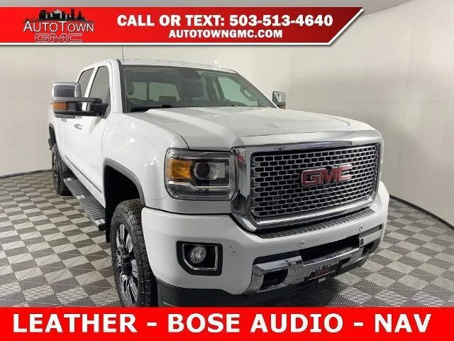 2017 GMC Sierra 2500HD Denali 4WD photo