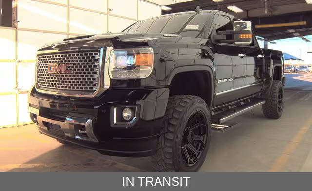 2017 GMC Sierra 2500HD Denali 4WD photo