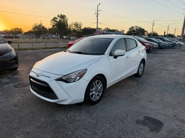 2017 Toyota Yaris  FWD photo