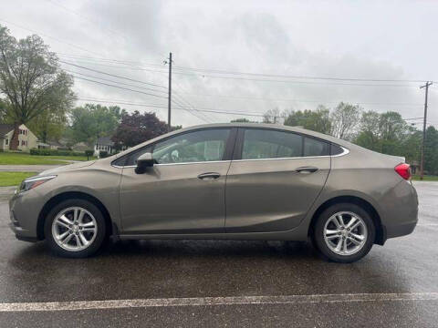 2017 Chevrolet Cruze LT FWD photo
