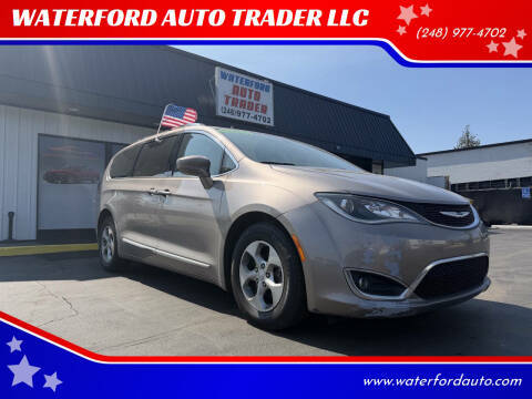 2017 Chrysler Pacifica Minivan Touring-L Plus FWD photo
