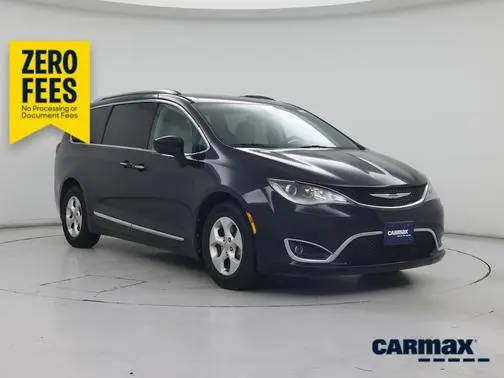 2017 Chrysler Pacifica Minivan Touring-L Plus FWD photo