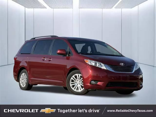 2017 Toyota Sienna XLE FWD photo