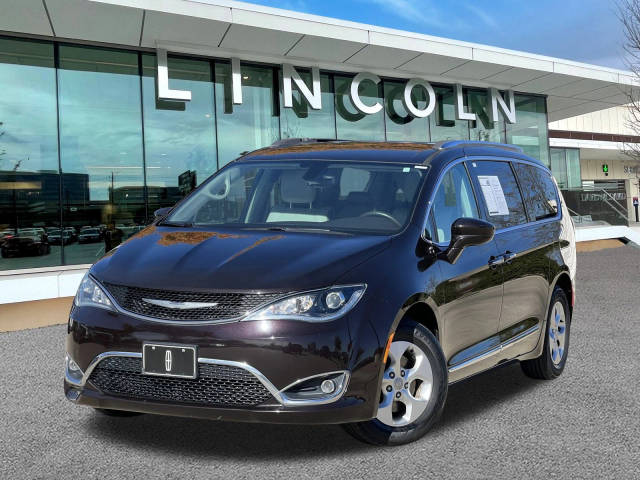 2017 Chrysler Pacifica Minivan Touring-L Plus FWD photo