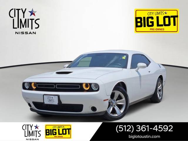2017 Dodge Challenger SXT RWD photo