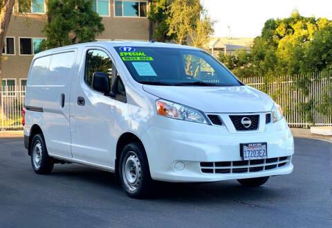 2017 Nissan NV200 S FWD photo