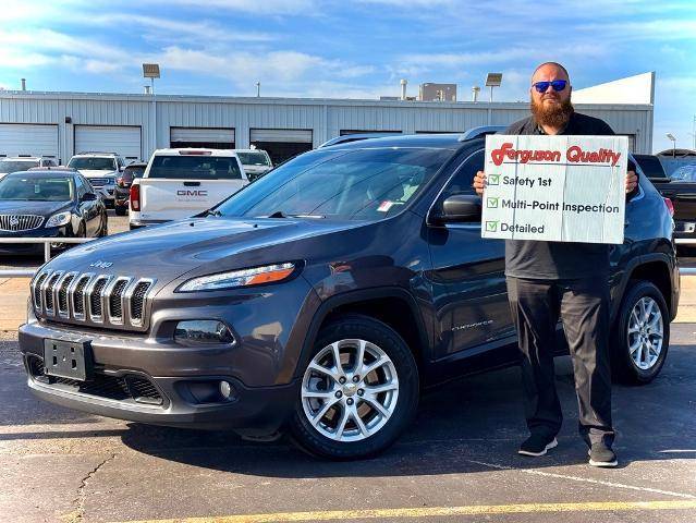 2017 Jeep Cherokee Latitude FWD photo