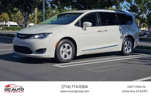 2017 Chrysler Pacifica Minivan Touring-L Plus FWD photo