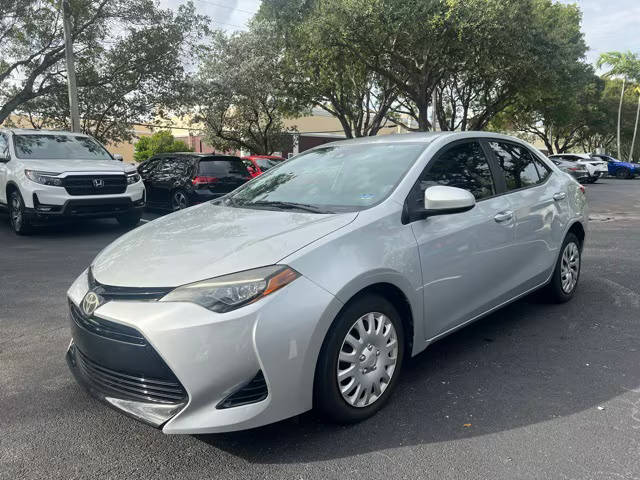 2017 Toyota Corolla LE FWD photo