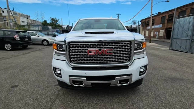 2017 GMC Sierra 2500HD Denali 4WD photo