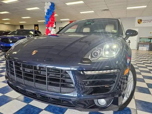 2017 Porsche Macan  AWD photo
