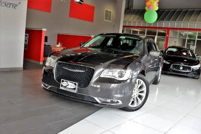 2017 Chrysler 300 Limited AWD photo