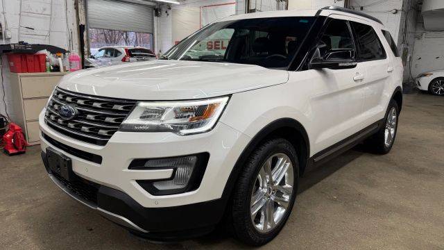 2017 Ford Explorer XLT 4WD photo