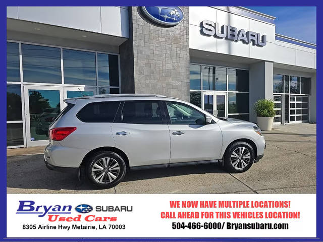 2017 Nissan Pathfinder SV FWD photo