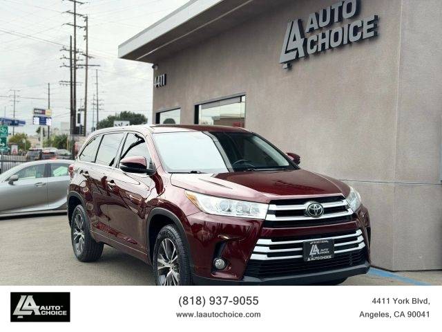 2017 Toyota Highlander LE Plus FWD photo