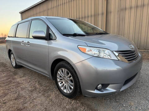 2016 Toyota Sienna XLE FWD photo