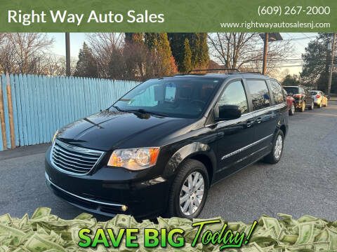 2016 Chrysler Town and Country Touring FWD photo