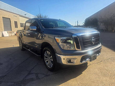 2017 Nissan Titan SL 4WD photo