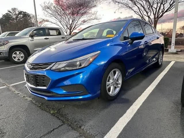 2017 Chevrolet Cruze LT FWD photo