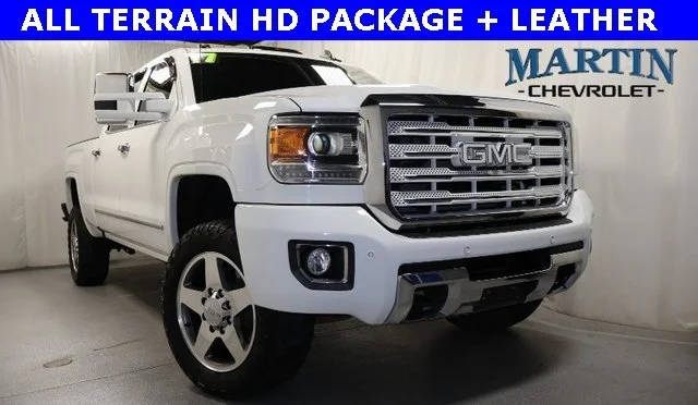 2017 GMC Sierra 2500HD SLT 4WD photo