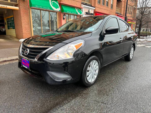 2017 Nissan Versa SV FWD photo