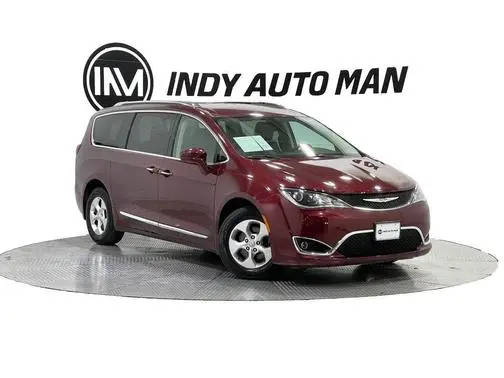 2017 Chrysler Pacifica Minivan Touring-L Plus FWD photo