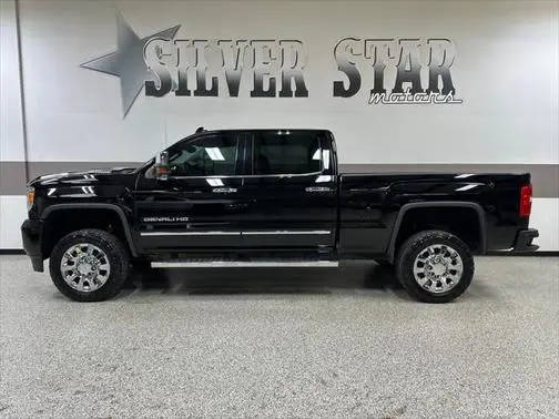 2017 GMC Sierra 2500HD Denali 4WD photo