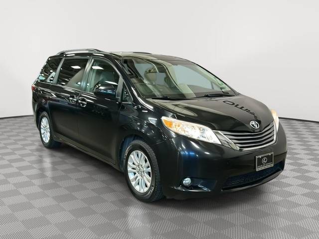 2017 Toyota Sienna XLE Premium FWD photo