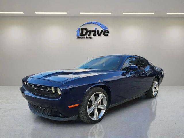 2017 Dodge Challenger SXT RWD photo