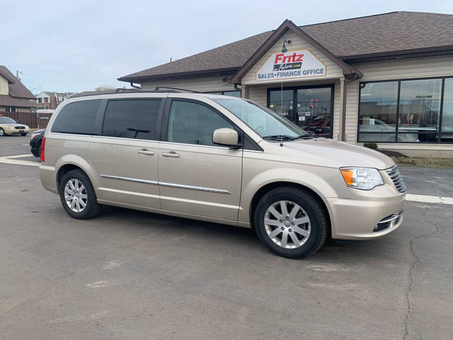 2016 Chrysler Town and Country Touring FWD photo