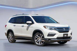 2017 Honda Pilot Touring AWD photo