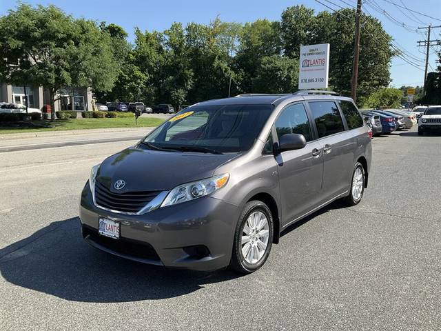 2017 Toyota Sienna LE AWD photo