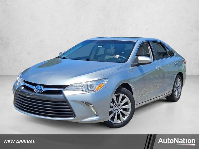 2017 Toyota Camry Hybrid XLE FWD photo