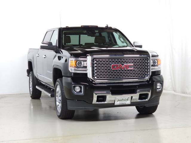 2017 GMC Sierra 2500HD Denali 4WD photo
