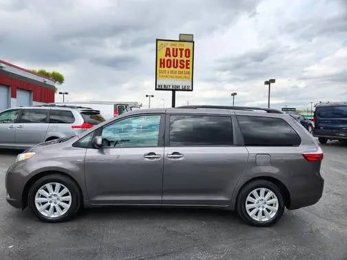2017 Toyota Sienna XLE Premium AWD photo